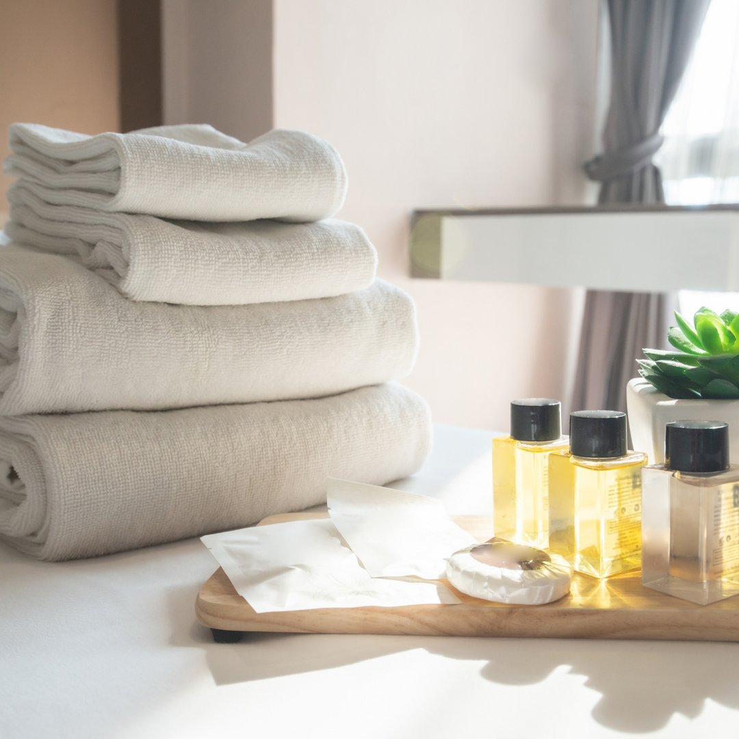 Amenities de baño para hoteles – packs completos con gel, champú y cepillo