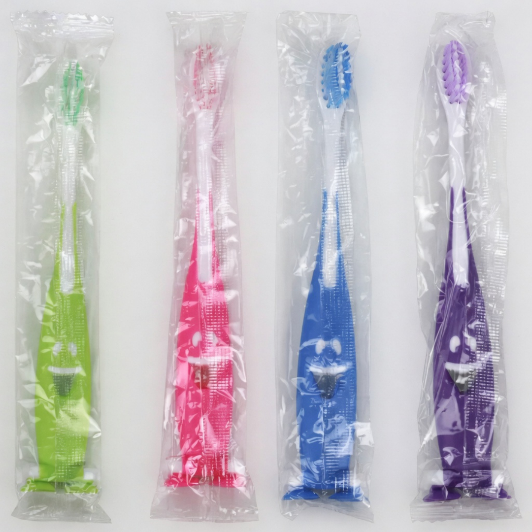 Cepillo dental infantil hotel en colores surtidos con packaging flow pack transparente, formato mayorista para amenities de hoteles y apartamentos turísticos familiares