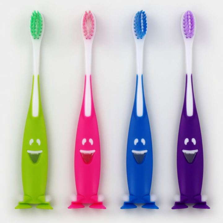 Cepillo dental infantil en colores surtidos envasado en flow pack transparente individual, amenity de baño para hoteles y apartamentos turísticos orientados a familias con niños
