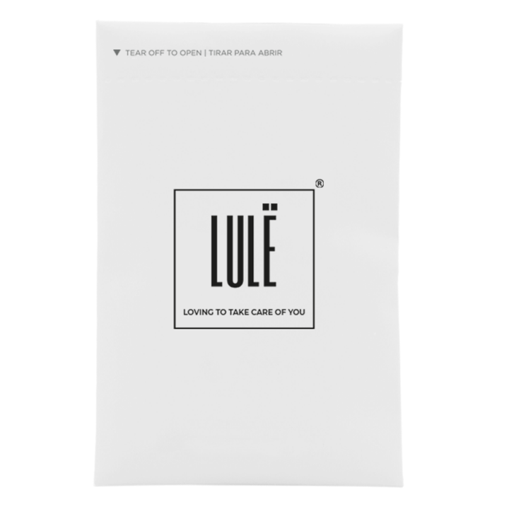 Amenity de esponja lufa Lule con alas laterales de agarre y packaging en bolsa de papel piedra resistente al agua, para hoteles y establecimientos HORECA