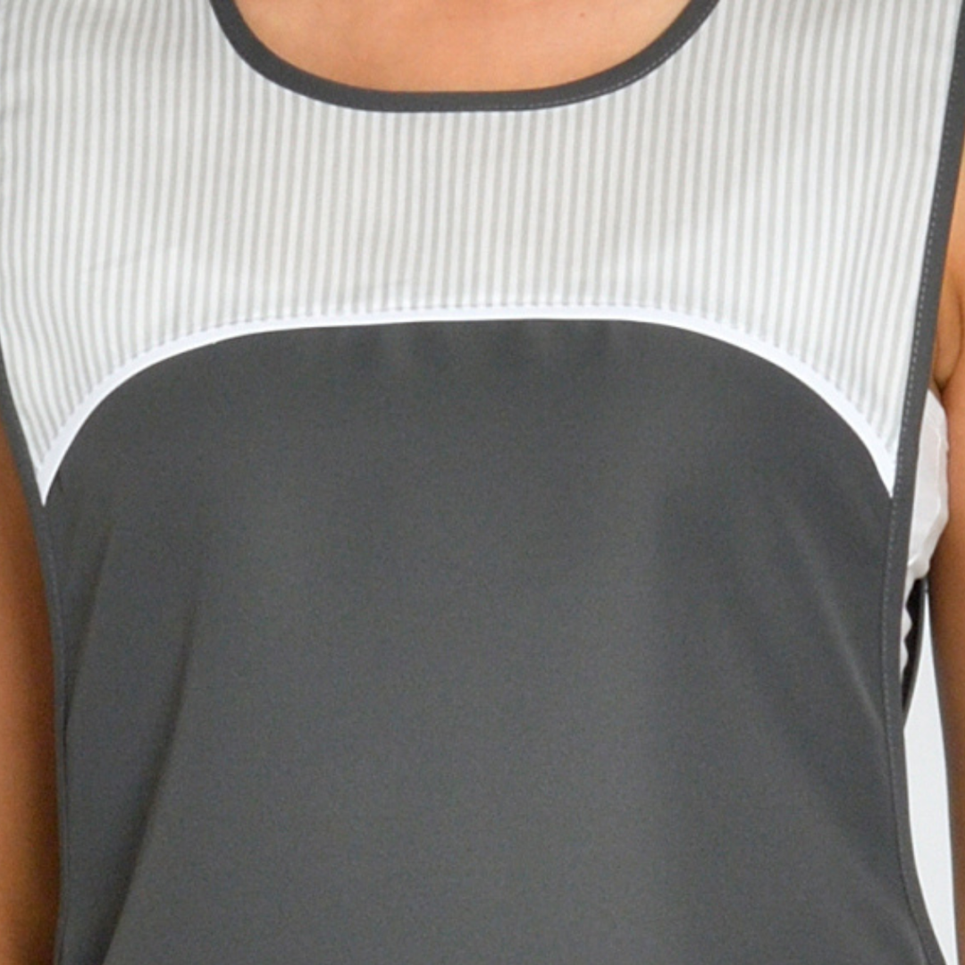 Estola de rayas gris para personal de limpieza en hoteles