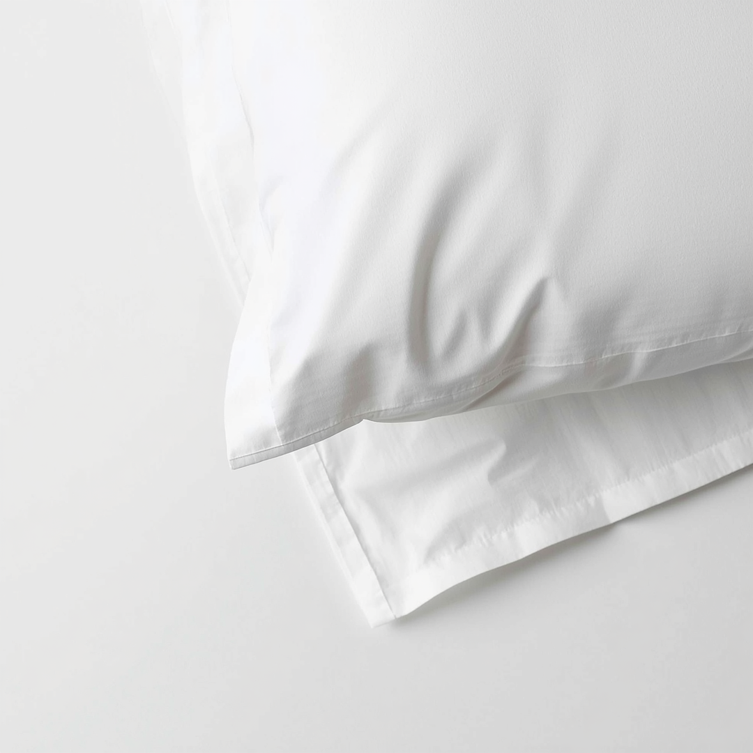White Comfort Hotel Pillowcase, 200-thread-count 100% cotton, offering greater density and softness than 144-thread-count options, for hotels, vacation rentals, and spas (wholesale)