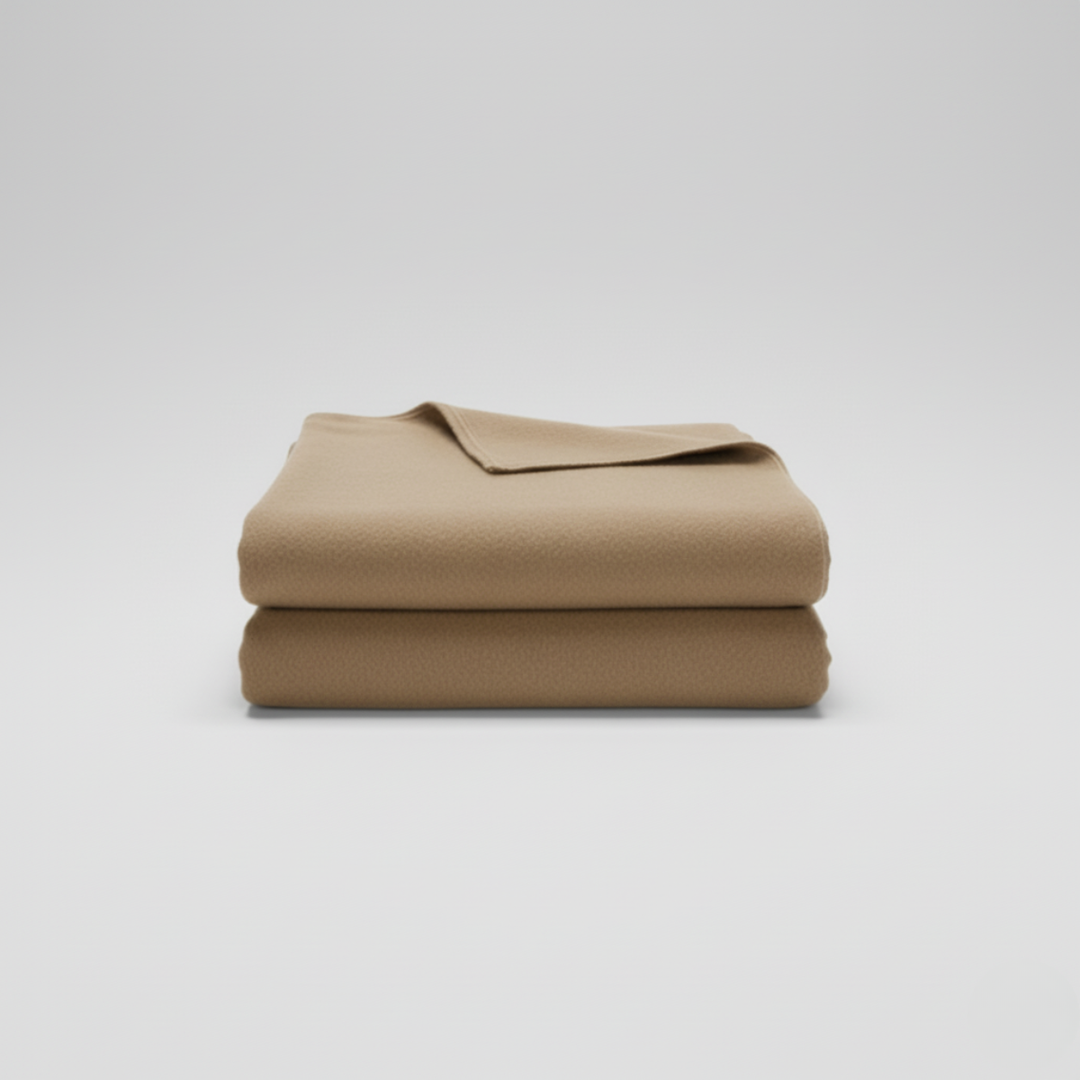Manta lisa hotel acrílico 100% beige 400 gr/m² de perfil fino y suave, para hoteles y alojamientos turísticos en varias medidas al por mayor
