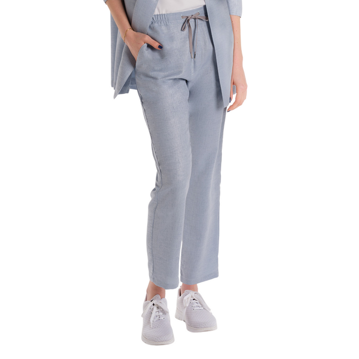 Pantalón celeste profesional para recepcionistas de hotel