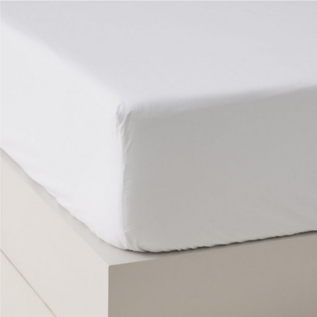 Fitted white fitted sheet for hotel mattress 144 thread count