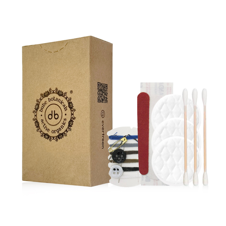 Kit de toilette Bube comprenant une lime à ongles, un pansement, une trousse à couture, 3 disques de coton et 3 cotons-tiges en bois, présenté dans une boîte en carton scellée destinée aux hôtels et à l'hôtellerie