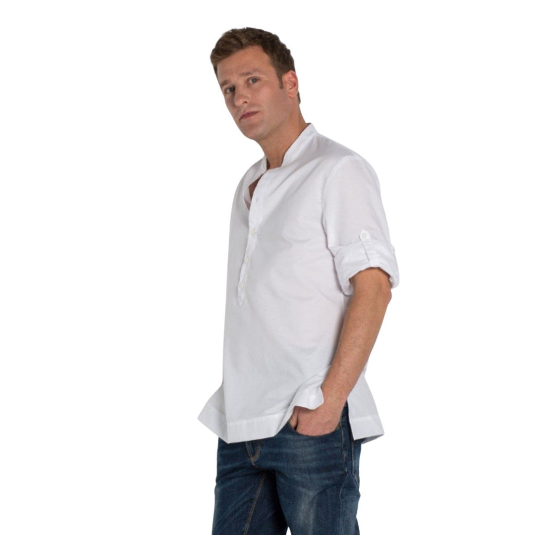 Camisa blanca de caballero con cuello mao para hostelería