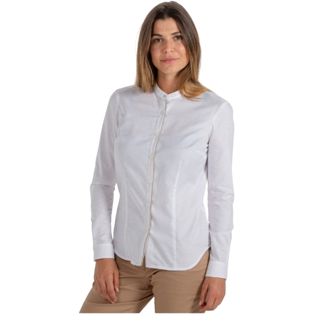 Ladies' white fitted shirt with mao collar for the hotel and catering industry.