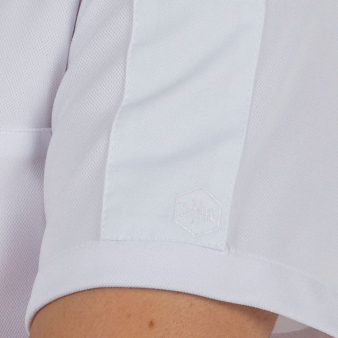 Uniforme de chef blanco con corchetes ocultos y rejilla transpirable