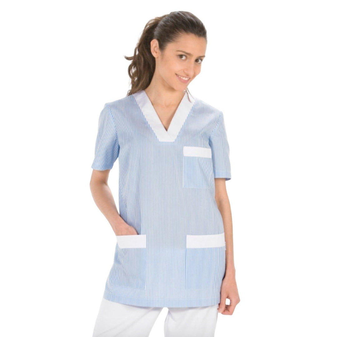 Uniforme de femme de chambre bleu clair avec poches frontales