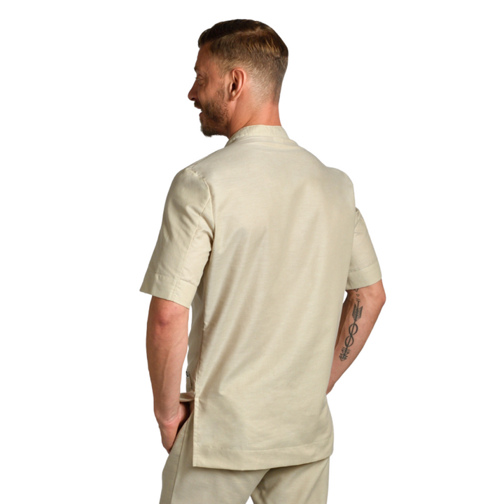 Luxuriöse Wellness-Uniform in Beige für Männer