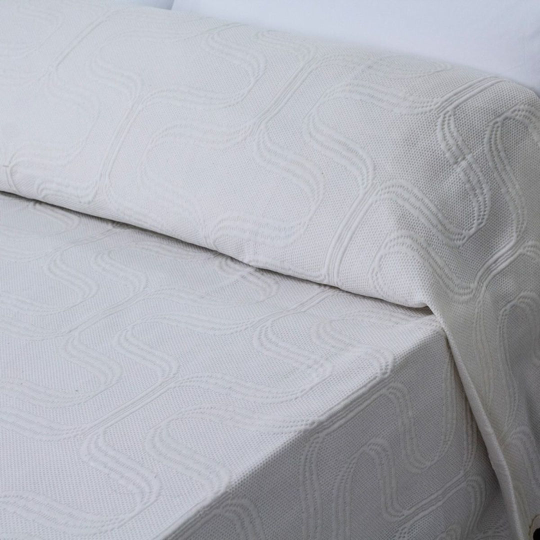 Helles Sommerbeige Tagesdecke für Hotels