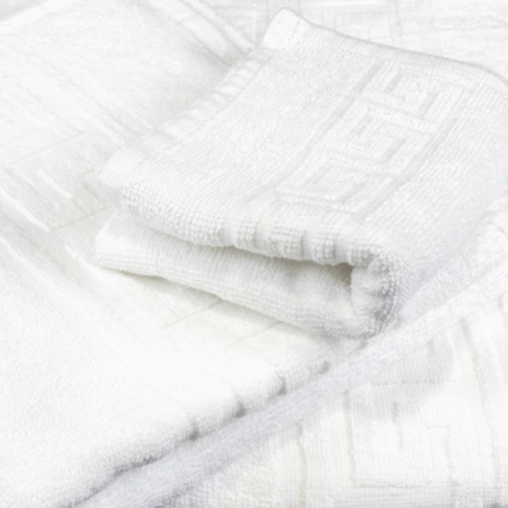 Hotel towels in 450 gr. greca model. Ideal for the hotel industry.