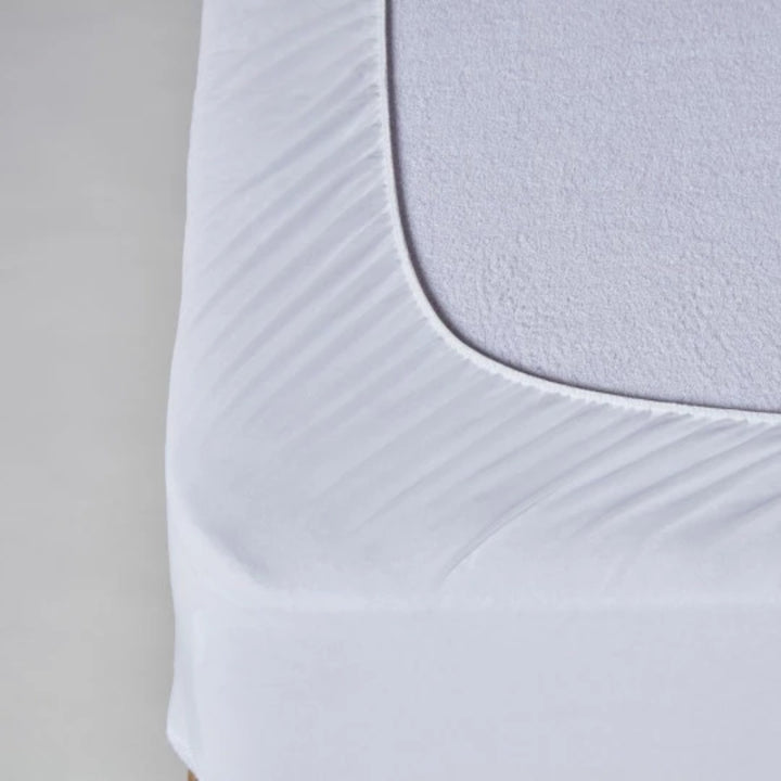 Washable and durable polyurethane mattress protector cover