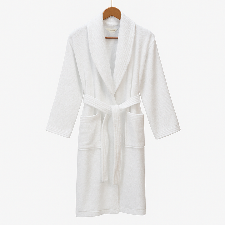 Robe de chambre d'hôtel avec col et ceinture de smoking