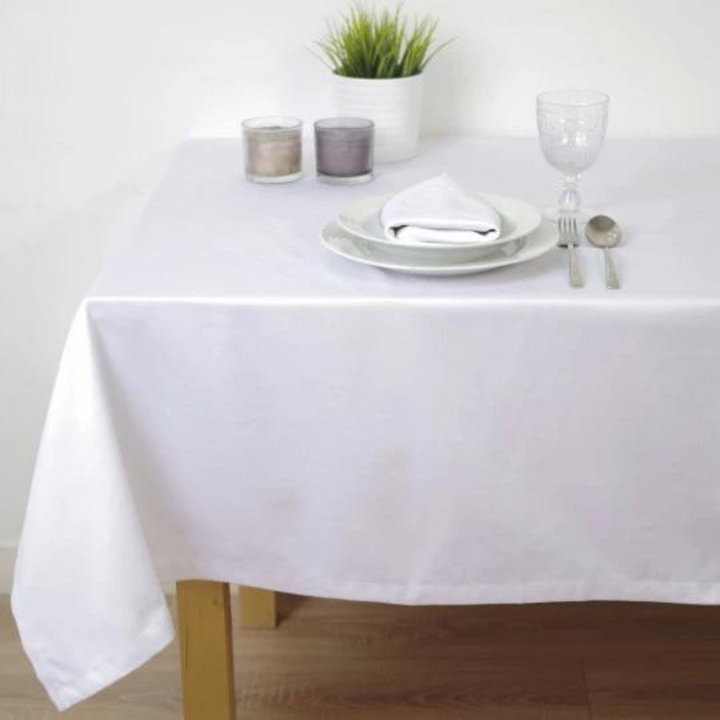 Nappe en satin de haute qualité en blanc pour l'industrie hôtelière.