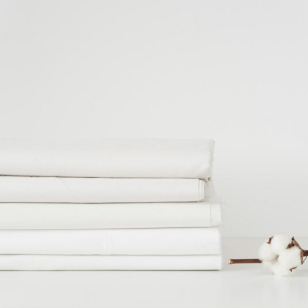 Détail du tissu 100% coton sur les draps d'hôtel