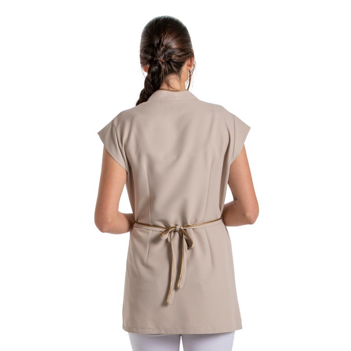 Kimono beige pour femmes avec poches spacieuses pour les centres de bien-être