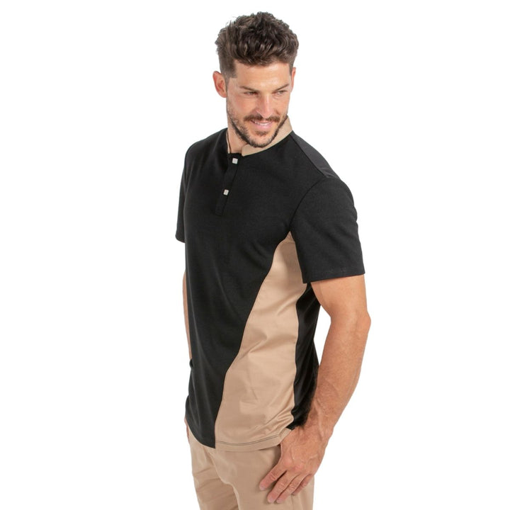 Uniforme ligero de caballero con cierre de corchetes y estilo moderno