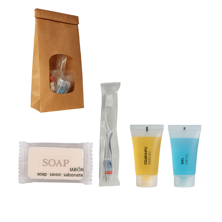 Kit di benvenuto per hotel Borsa Kraft con gel, shampoo, sapone e set dentale.