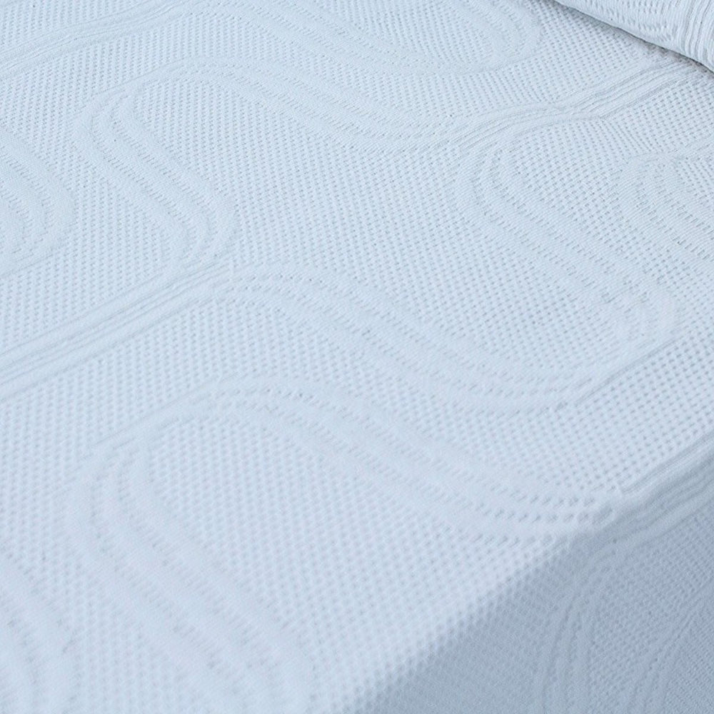 Copriletto bianco per camere d'albergo